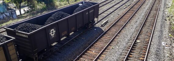 Ferrovias e portos: uma pedra no caminho