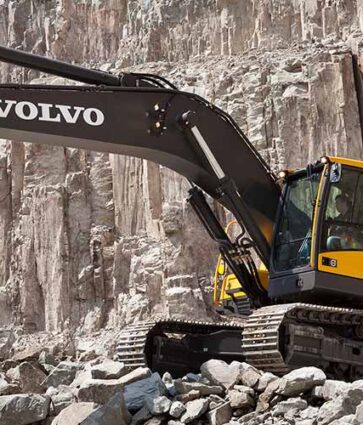 Novas escavadeiras e retroescavadeiras para rochas ornamentais e construção