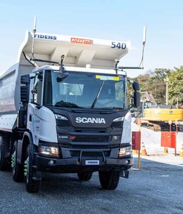 Scania, Fidens e Hexagon apresentam o primeiro caminhão 8×4 teleoperado do Brasil