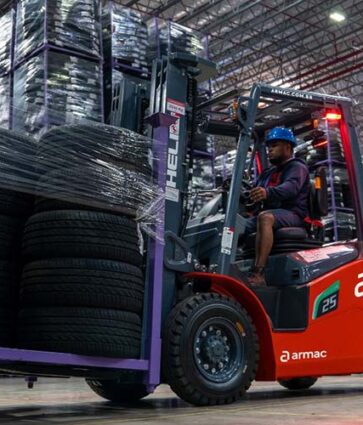 Locadora de máquinas e empresa de soluções em pneus focam em empilhadeiras de energia limpa