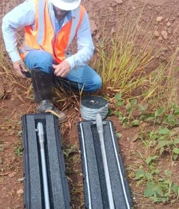 Durham Geo Slope Indicator desenvolveu equipamento para determinar torções em instalação de tubos de inclinômetro