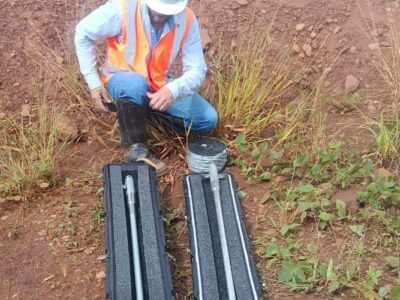 Durham Geo Slope Indicator desenvolveu equipamento para determinar torções em instalação de tubos de inclinômetro