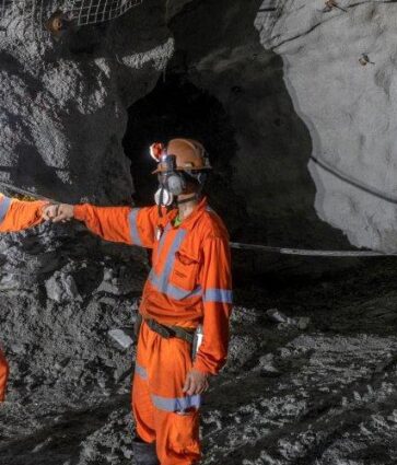 AngloGold Ashanti divulga alta na produção de ouro e crescimento expressivo no fluxo de caixa livre no segundo trimestre