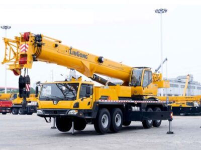 Chegam ao Brasil guindastes sobre caminhão para obras de alta complexidade