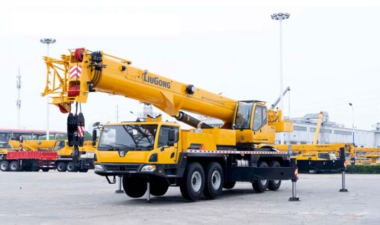 Chegam ao Brasil guindastes sobre caminhão para obras de alta complexidade
