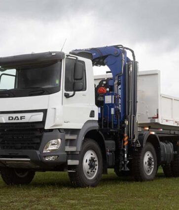 Montadora entrega veículo 8×4 customizado para extração de ouro no Suriname 