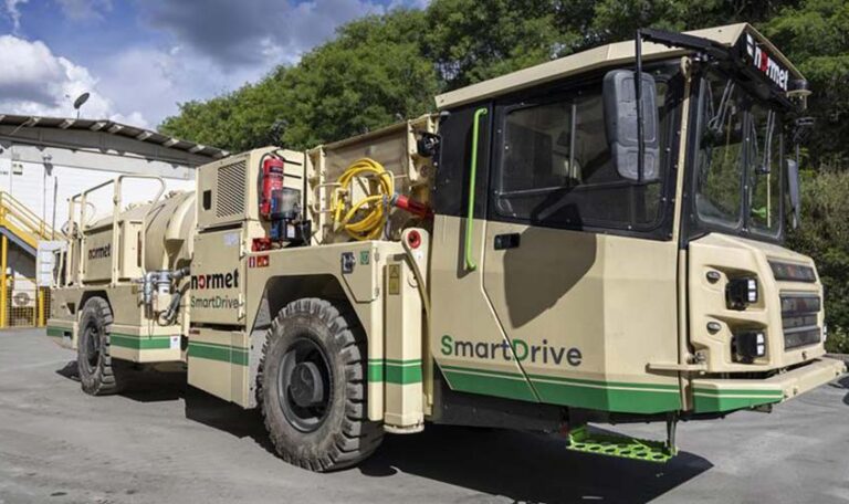 AngloGold Ashanti introduz primeira autobetoneira elétrica do Brasil em operação subterrânea